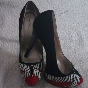 Black stiletto w/ zebra print